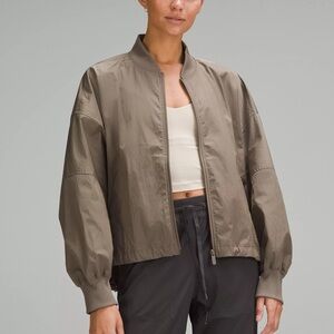 Lululemon Lightweight Hem-Cinch Bomber Jacket Nomad Tan Casual Streetwear Small